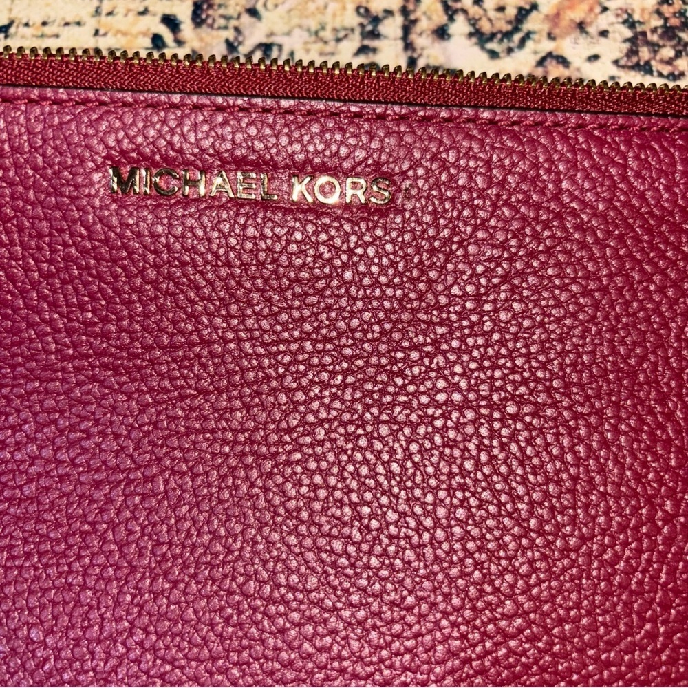 Michael Kors Large Zip Pebble Leather Clutch - Picture 4 of 8